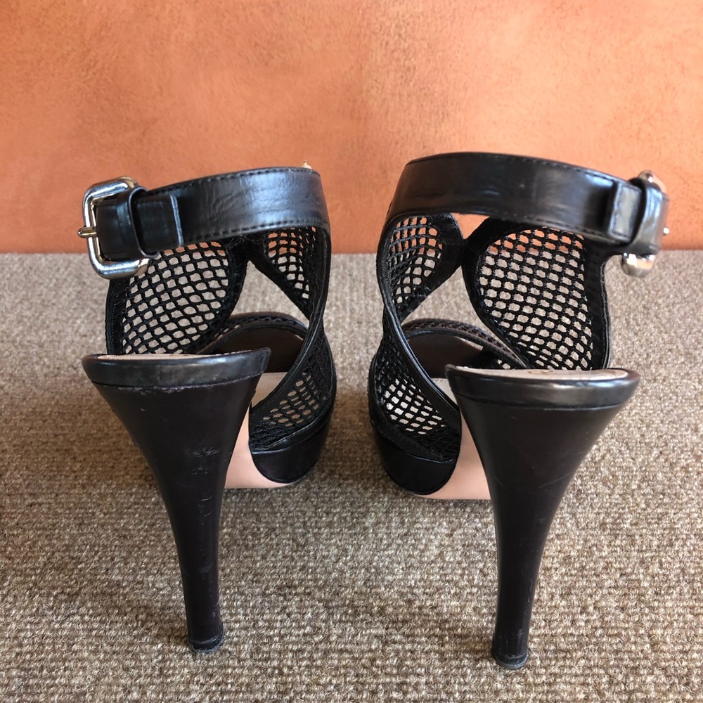 Prada - Picture 3 of 7